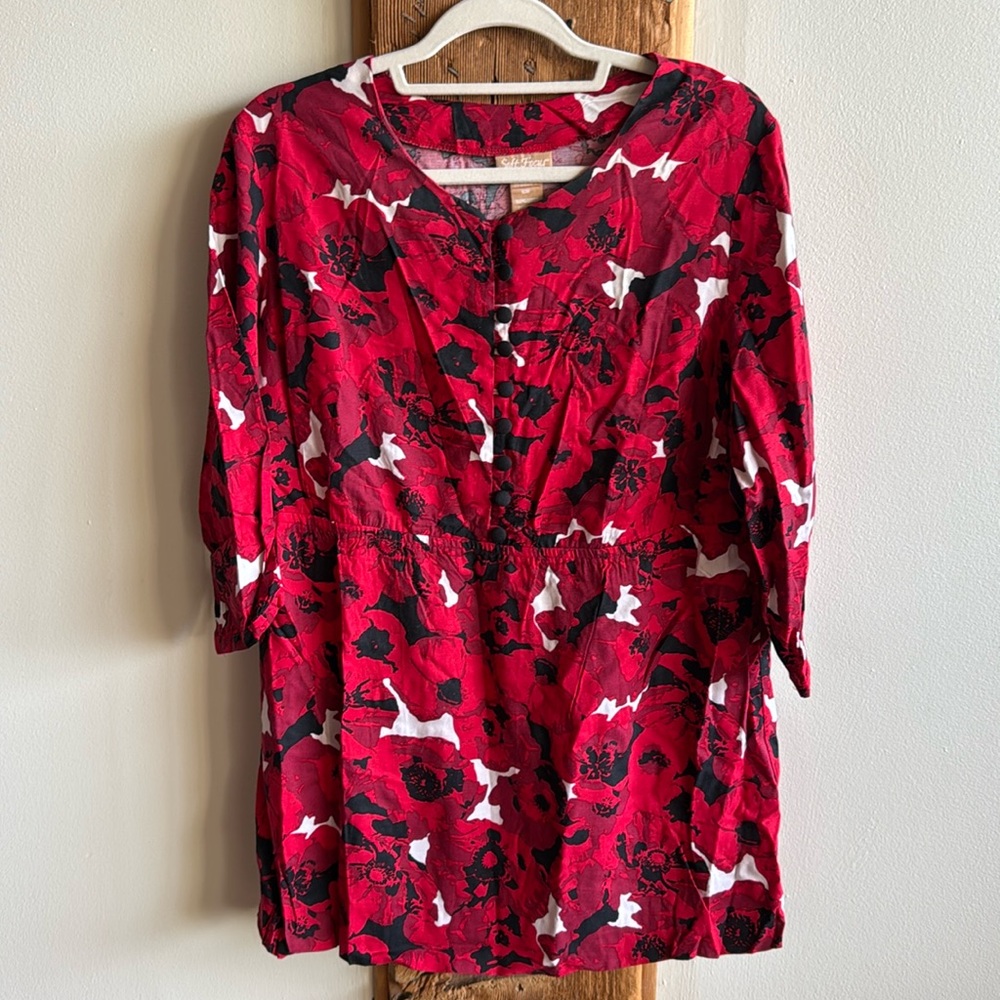 Large floral shirt with black buttons